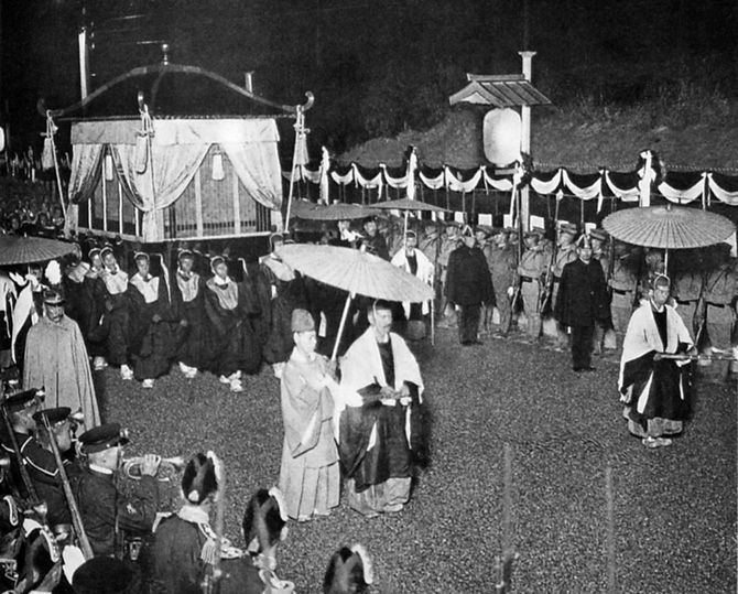 明治天皇 大喪の礼。伏見桃山御陵で。1912年9月13日撮影