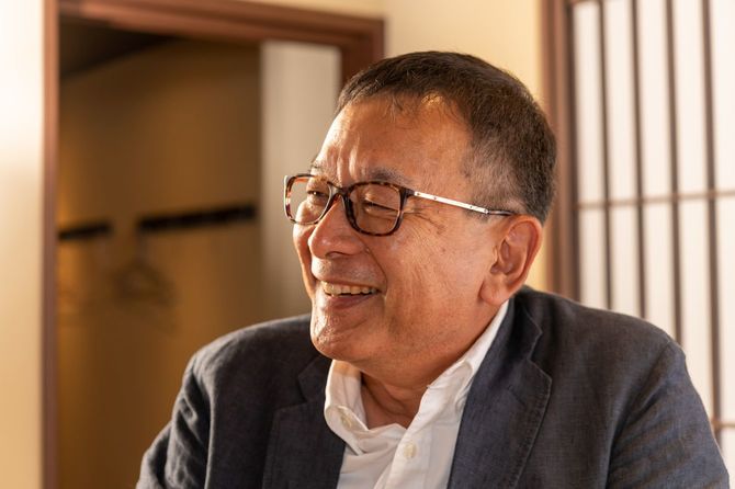 2014年にチェアマンに就任した村井満さん。任期最終年の2021年には毎週1枚の色紙を用意して、朝礼を開いた。