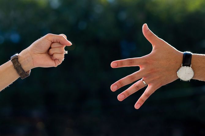 ジャンケンのグーとパー