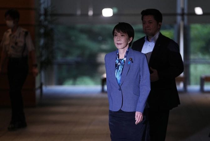 イランのペゼシュキアン大統領と電話会談し、記者団の取材に応じる高市早苗首相＝2026年8月12日、首相官邸