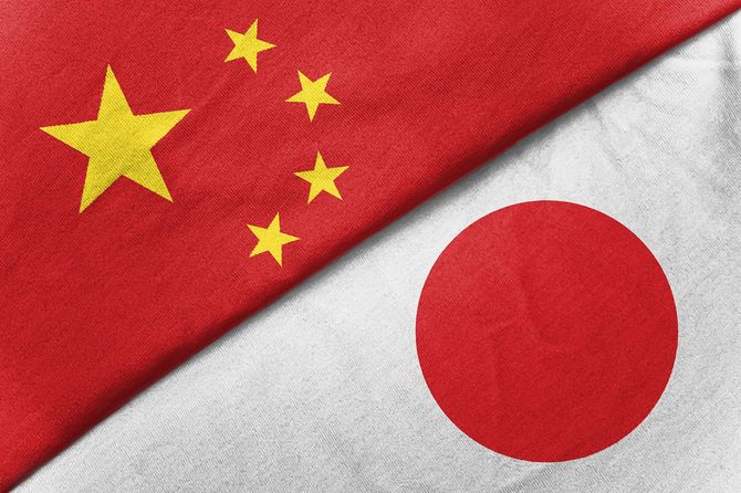 中国と日本の国旗