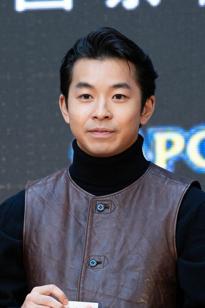 第37回東京国際映画祭オープニングイベントのレッドカーペットにて。俳優の仲野太賀さん（『十一人の賊軍』）