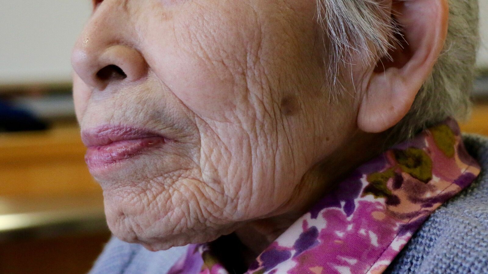 "茶色のおびただしい痕跡"は椅子の上に排泄した物…きっと自分で拭きたかった認知症義母の書道の腕は師範級 急に始まった認知症…子ども時代に戻ろうと徘徊