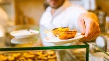 いったい何度カフェに入ったら気がすむのか…1日7回コーヒー休憩しても日本の2倍超の経済成長をしている国