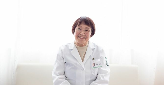 産婦人科から心療内科に転じた藤井さん。91歳となった今も、新しいことを学び続ける。