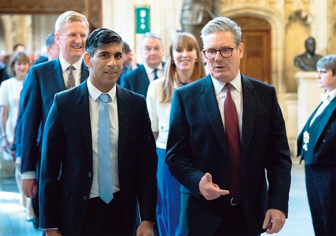 スナク前首相(左)とスターマー新首相(右)