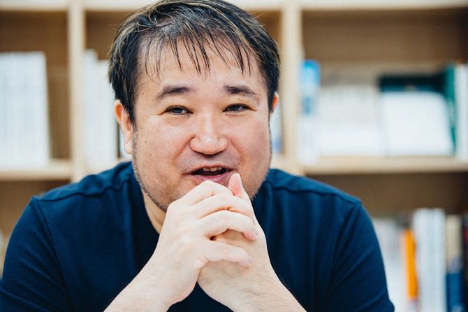 哲学者の東浩紀さん