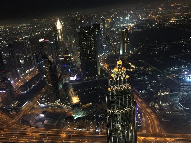 廃棄物処理発電施設より供給される電気が街で活用されている