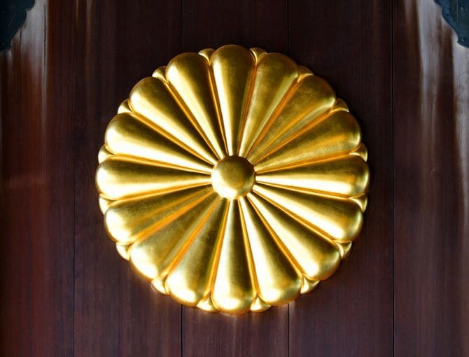 十六葉八重表菊、菊の御紋