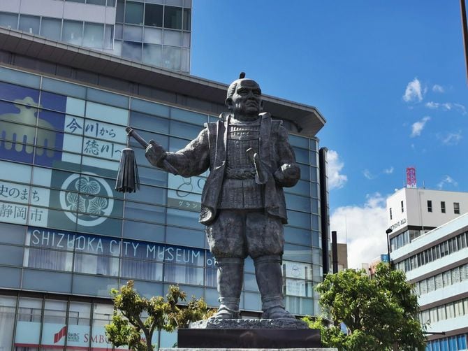 徳川家康公之像(静岡県静岡市葵区黒金町)