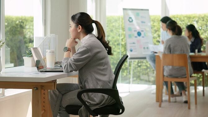 ストレスを抱える女性
