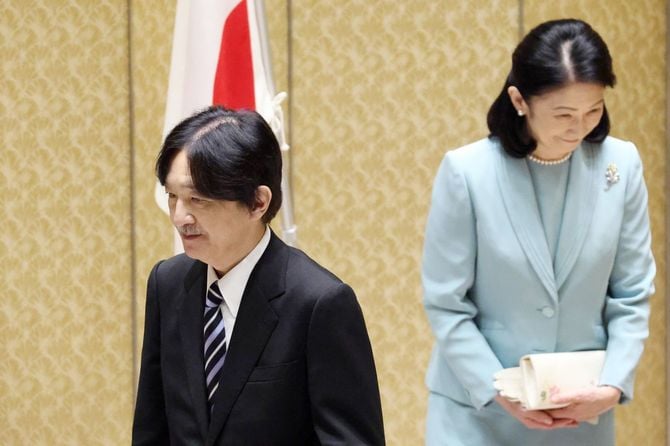 「第16回日本学術振興会育志賞」の授賞式を終え、引き上げる秋篠宮ご夫妻=2026年3月3日午前11時51分、東京都台東区の日本学士院会館