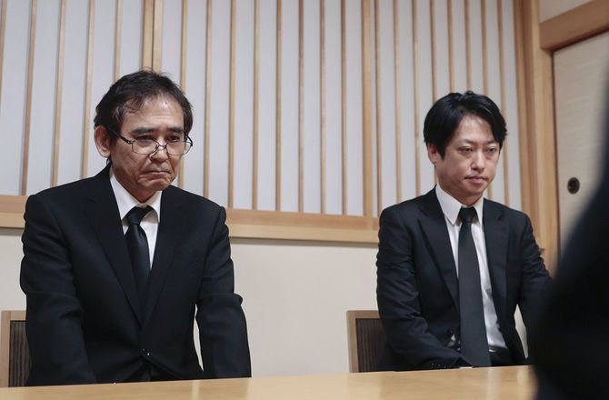 面会する会社幹部 一時避難も館内戻り犠牲に