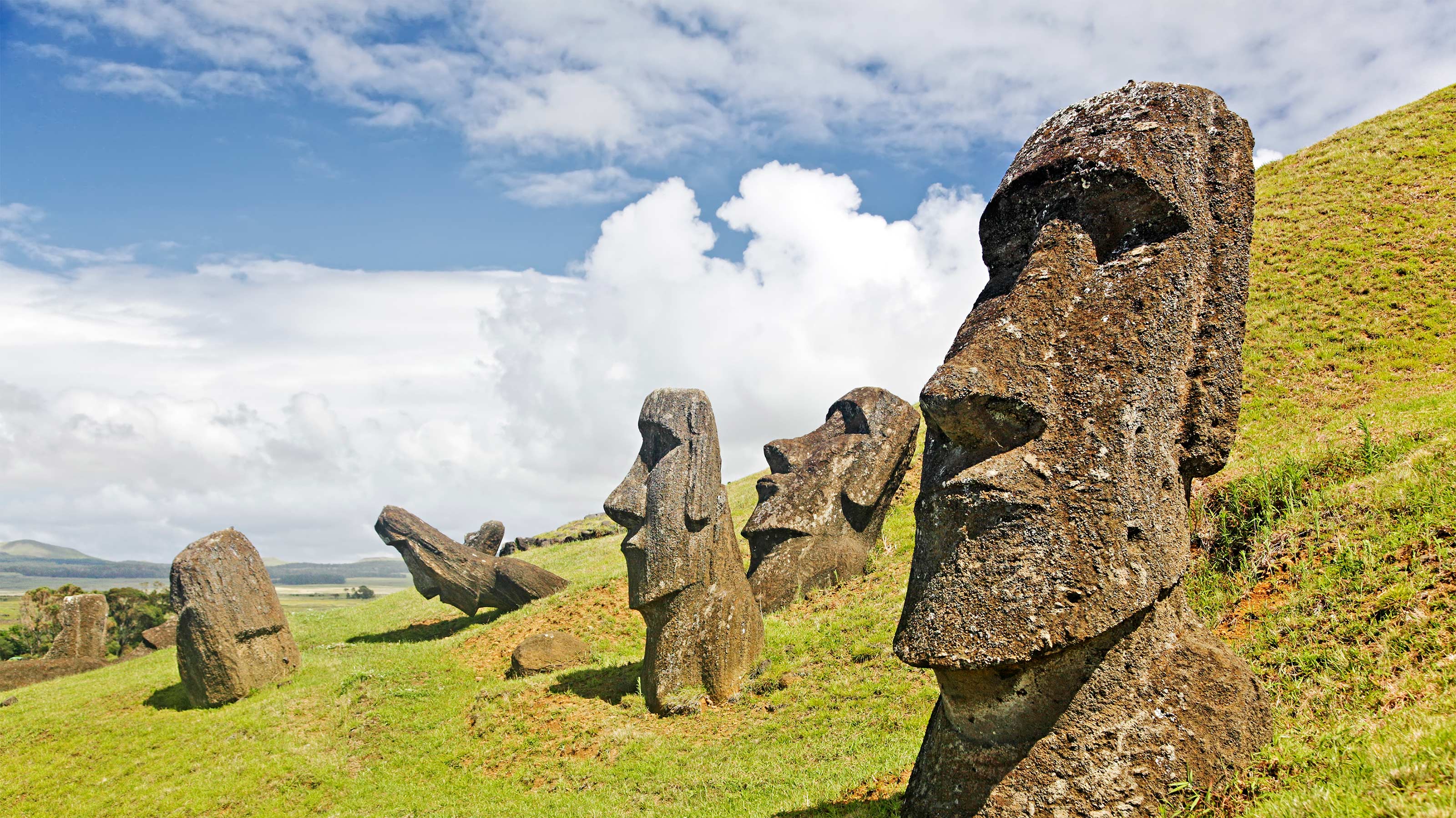 なぜイースター島の先住民はモアイ像を残して絶滅したのか…島に上陸