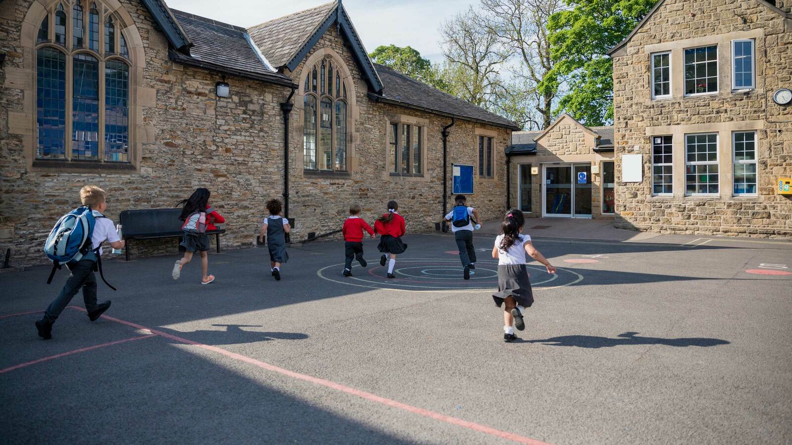 ロンドンの小学校では大半が｢ホームレス児童｣という英国の異常事態 住む家を追われ､食糧支援で飢えをしのぐ...