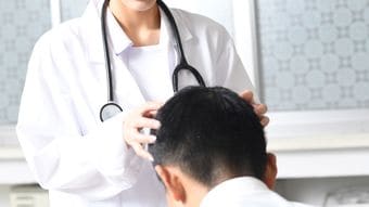 1回1500円で｢男性ハゲ｣の治療ができる…内服薬よりも副作用の心配が少ない｢最新治療｣とは