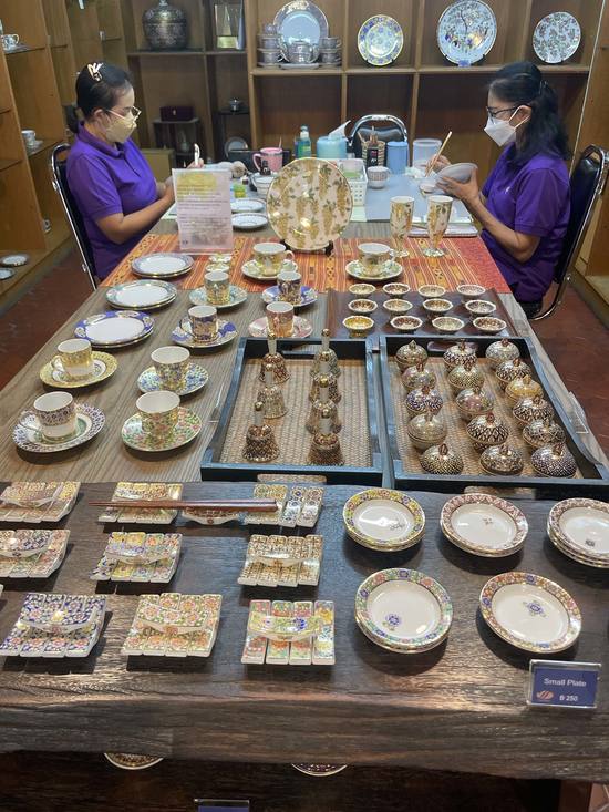 色彩豊かで絢爛なベンジャロン焼