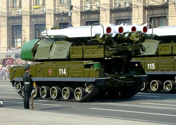 2008年、ウクライナのキエフで行われた独立記念日のパレードに参加した9K37「ブーク」中・低高度防空ミサイルシステム