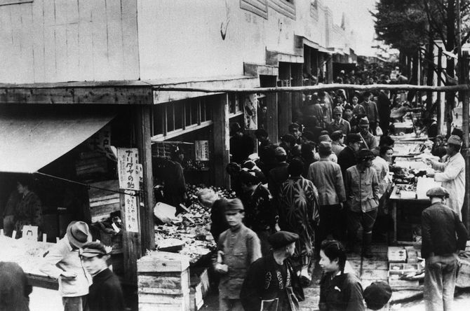 昭和23年ごろの闇市（東京）