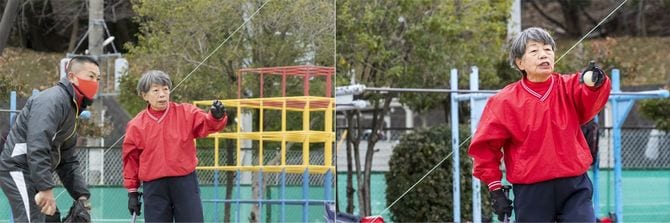 「あんな癖つけたらあかんわ」と子どもフォームについてスタッフとも確認していく。