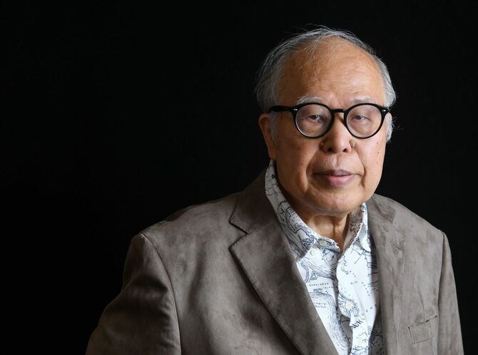 「人間と付き合わないと。書斎にいたんじゃ何もできない」と語る、荒俣宏さん。