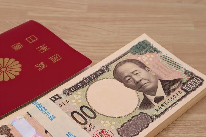 日本のパスポートと紙幣