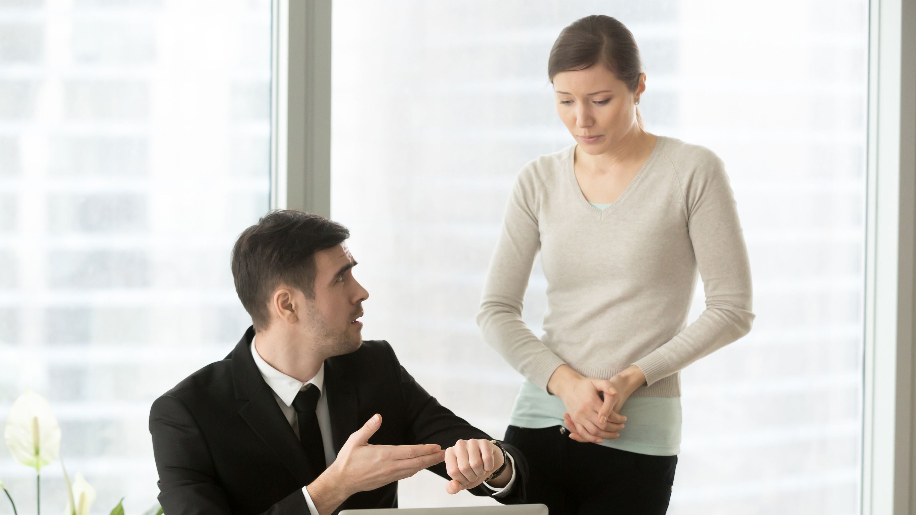 職場の攻撃的な人 をその場ですぐに黙らせることができる あるフレーズ 言い過ぎ を自覚させる特効薬 President Online プレジデントオンライン