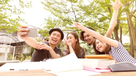 嵐ですらおじさんっぽい イマドキの若者が 古さ を感じる残念なsns投稿写真 おじ おば感 を消す写真加工テク President Online プレジデントオンライン