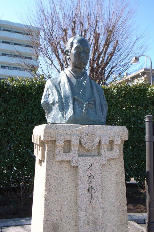 横須賀ヴェルニー公園に建つ小栗忠順の胸像