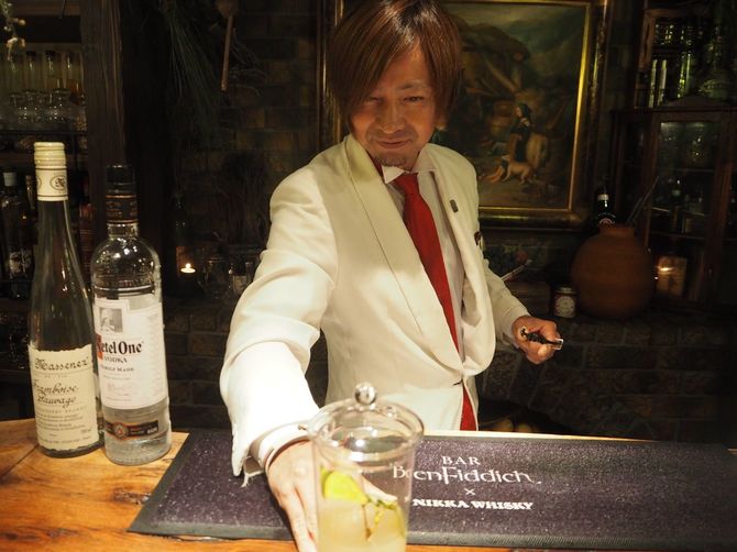 バーテンダーの鹿山博康さん