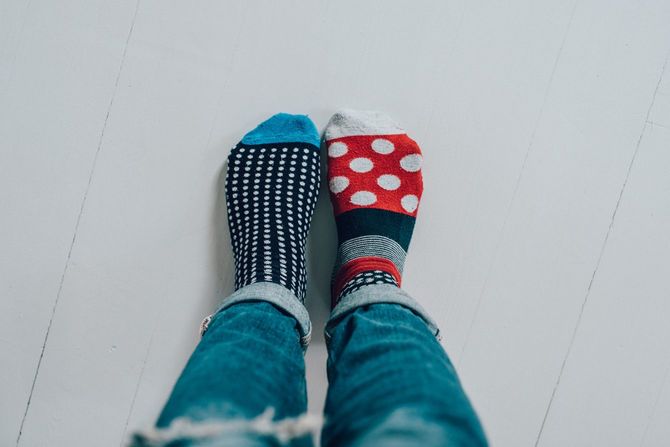 左右違う柄の靴下