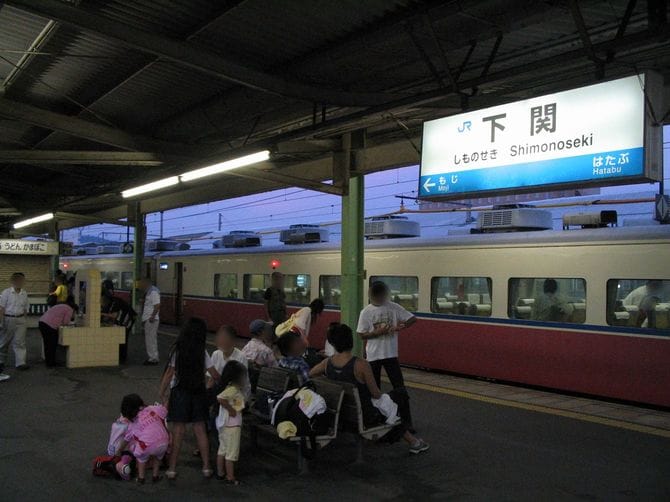 早朝の下関駅では長時間停車した