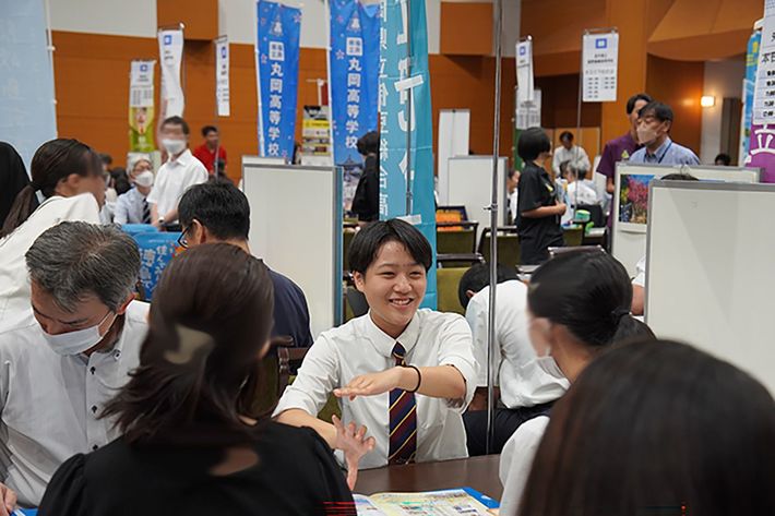 「地域みらい留学」合同学校説明会の様子