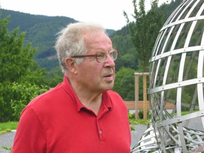 数学者のスウィンナートン＝ダイアー（写真＝Renate Schmid／CC-BY-SA-2.0-DE／<a href="https://commons.wikimedia.org/wiki/File:Peter_Swinnerton-Dyer.jpeg" target="_blank">Wikimedia Commons</a>）