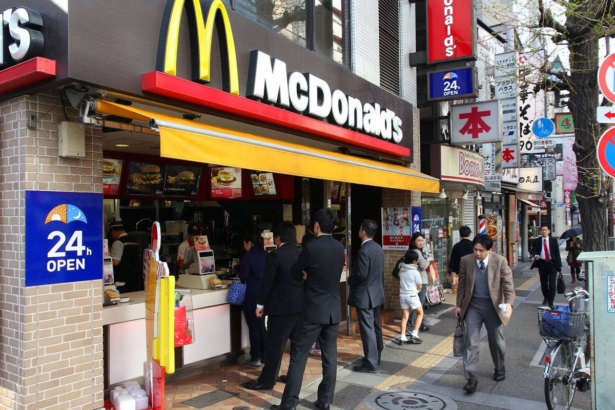 24時間営業のマクドナルドの店舗