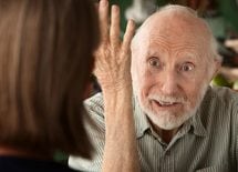 "受診拒否"認知症の親が思わず従う説得法