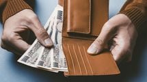 老後資金7000万が早々に半減…青ざめる80歳前の親が月7万円も献上するしかない｢働かない50歳長女｣の浪費先