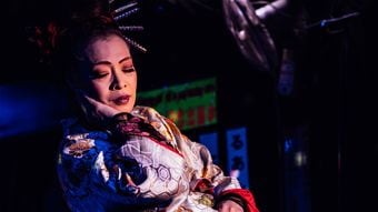 ｢ステージ後の撮影会｣は1日100枚売れるが…300→15軒に激減したストリップで進む｢踊り子のアイドル化｣の皮肉
