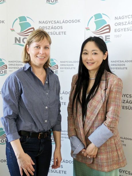 キンガ・ヨー氏と全国大家族協会のオフィスにて