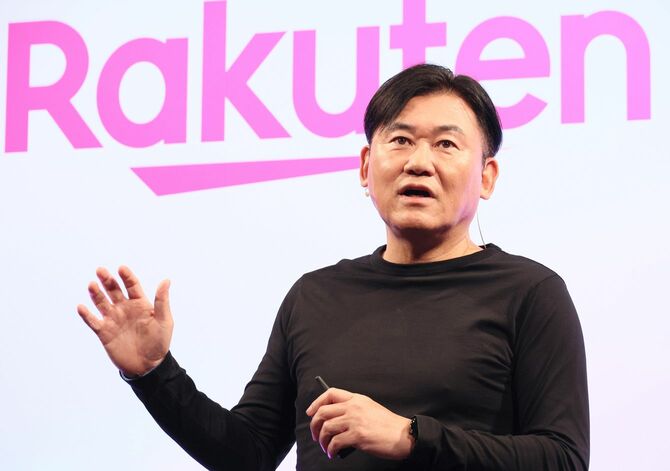 楽天グループの社長兼楽天モバイル会長の三木谷浩史は、2023年5月12日（金）、東京で自社のスマートフォンの新サービスを発表しました。