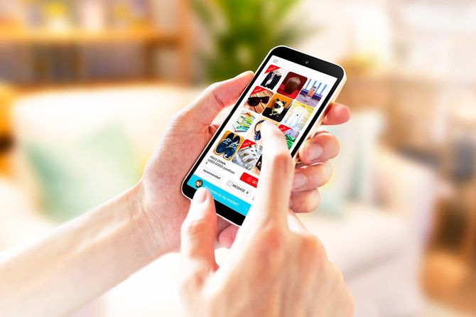 フリーマーケットアプリをスマートフォンで使用