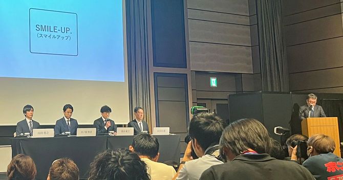 右端、司会の松本和也氏