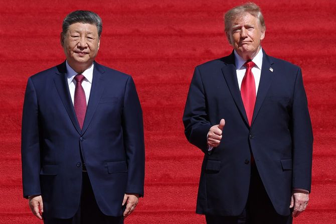 トランプ米大統領(右)と中国の習近平国家主席(=2026年9月25日、アメリカ・ワシントン)