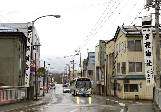 財政再建団体となった夕張市の街並み＝2007年5月13日、北海道夕張市
