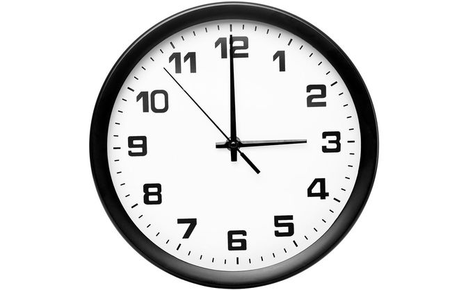 3時を示す時計