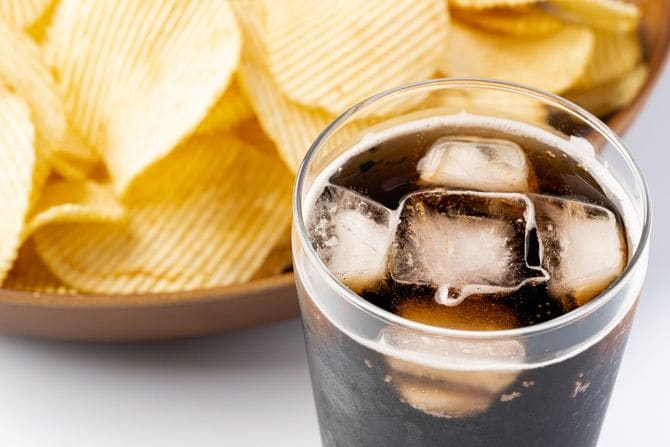 ポテトチップスとコーラ