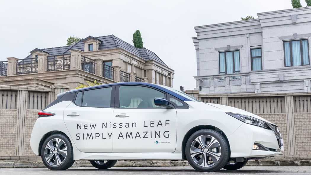 いつもは日本車を無視するドイツ紙が｢日産リーフ｣だけは褒めるワケ 電気自動車のある日本が羨ましい