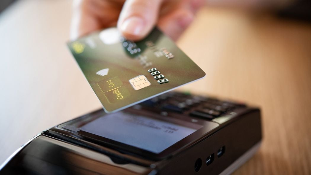 海外旅行後に送られてきた利用明細に衝撃…現地でクレジットカードを使う時に絶対やってはいけないこと 支払いの時点で金額が確定するため安心感があるが…