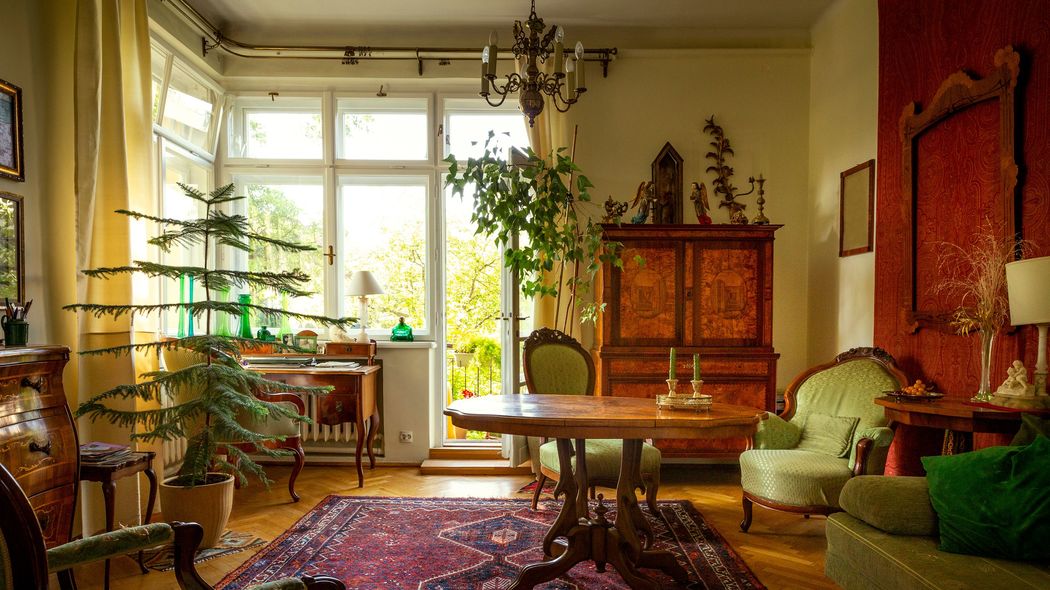 欧州の中流以上の家庭が｢アンティーク家具｣を置いている合理的な理由 本当のお金持ちは｢消費｣を避ける