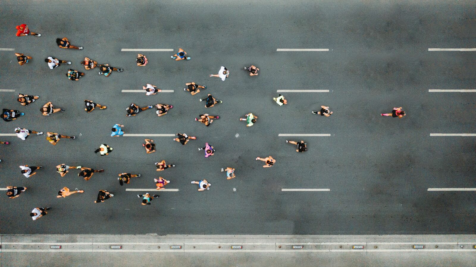 ｢遅すぎ､快走が台なし｣批判する人が知らない…東京マラソンのペースメーカーの"知られざるルールと報酬" 選手が抜いてはいけない決まりはない…ペーサー任せの｢遅れ｣は自業自得